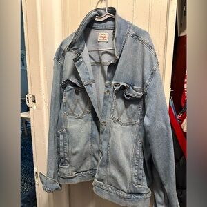 Light wash wrangler Jean jacket
